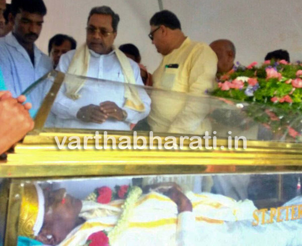 ಚಿಕ್ಕಮಾದುಗೆ ಅಂತಿಮ ನಮನ ಸಲ್ಲಿಸಿದ ಮುಖ್ಯಮಂತ್ರಿ